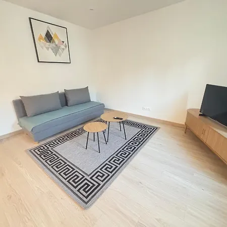 Apartment Marechal 1 Parking 4 Couchages Clouange